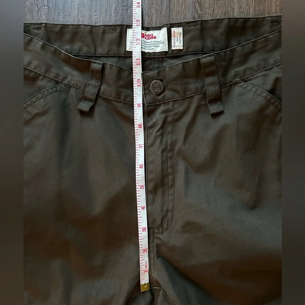 Fjallraven Men’s Barents Pro Jeans in Dark Olive/Brown. Waist 33”-34” (Long)